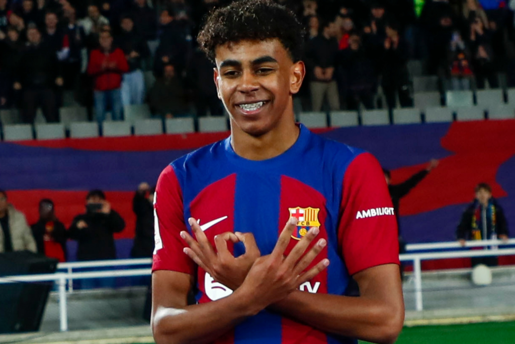 Paris Saint Germain memberikan tawaran fantastis untuk wonderkid Barcelona Lamine Yamal